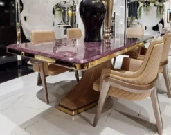 Casa Padrino Luxus Art Deco Esstisch Lila / Beige / Gold - Handgefertigter Massivholz Küchentisch mit Tischplatte in Marmoroptik - Art Deco Esszimmer Möbel