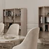 Casa Padrino Luxus Art Deco Esszimmer Set Weiß / Grau / Gold - 1 Art Deco Esstisch mit Kunstmarmor Tischplatte & 6 Art Deco Esszimmerstühle - Art Deco Esszimmer Möbel - Luxus Qualität