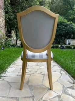 Casa Padrino Luxus Art Deco Esszimmer Stuhl mit Design und Streifen Grau / Weiß / Mehrfarbig / Gold - Eleganter Massivholz Stuhl - Art Deco Esszimmer Möbel