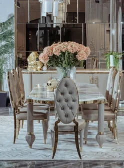 Casa Padrino Luxus Art Deco Esszimmer Set Grau / Weiß / Gold - 1 Art Deco Esstisch mit Kunstmarmor Tischplatte & 8 Art Deco Esszimmerstühle - Prunkvolle Art Deco Esszimmer Möbel - Luxus Qualität