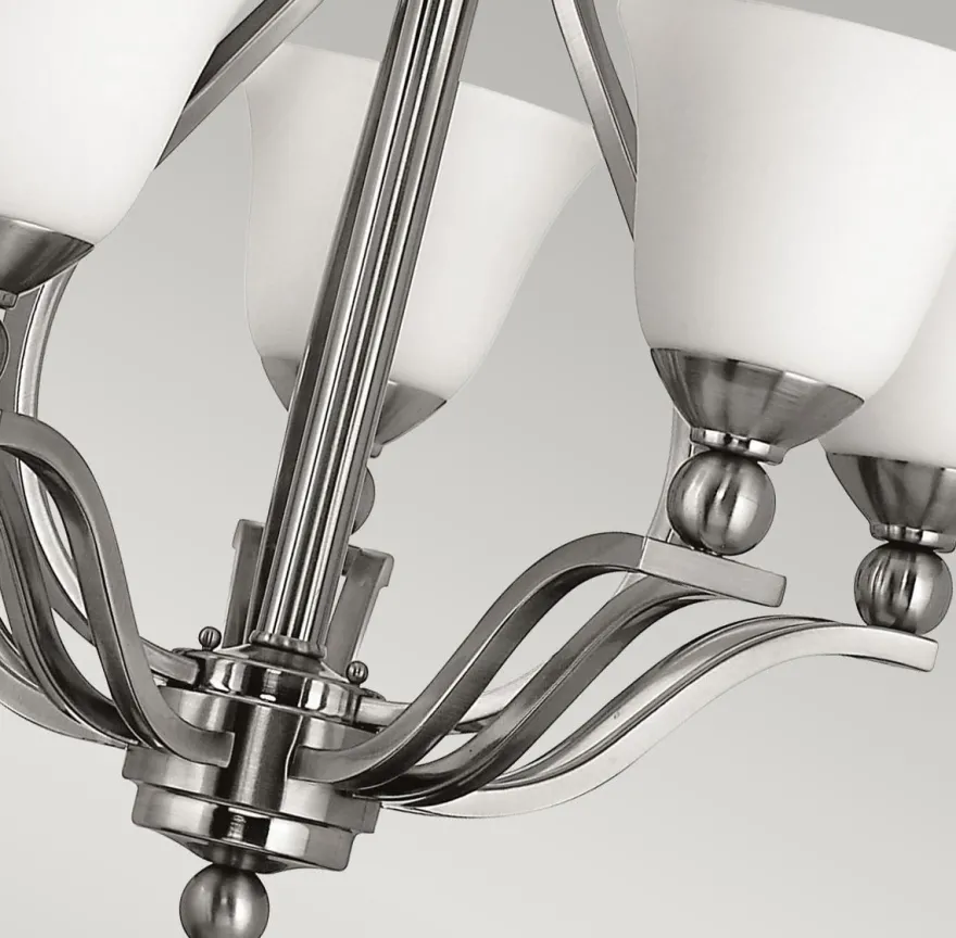 Casa Padrino Luxus Art Deco Kronleuchter Silber / Weiß Ø 61 x H. 62,5 cm - Runder Metall Kronleuchter mit Glas Lampenschirmen - Wohnzimmer Kronleuchter - Art Deco Leuchten - Luxus Leuchten