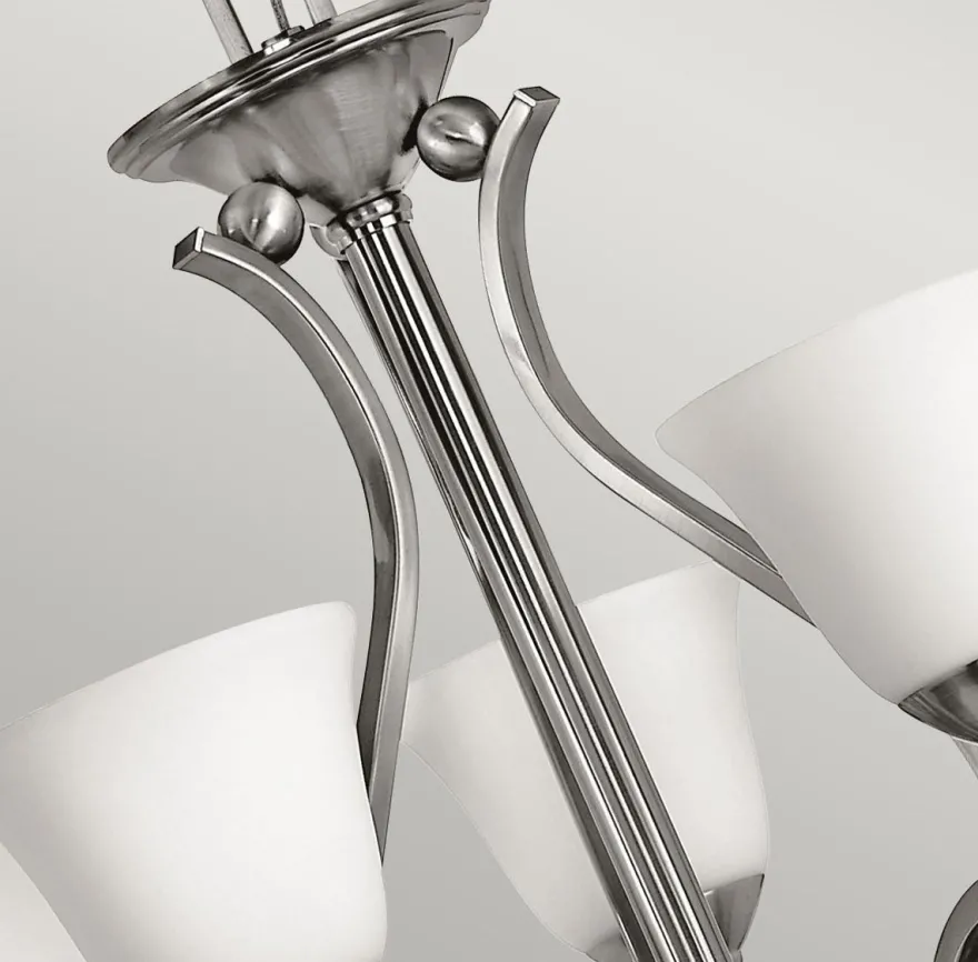 Casa Padrino Luxus Art Deco Kronleuchter Silber / Weiß Ø 61 x H. 62,5 cm - Runder Metall Kronleuchter mit Glas Lampenschirmen - Wohnzimmer Kronleuchter - Art Deco Leuchten - Luxus Leuchten