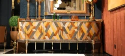 Casa Padrino Luxus Art Deco Möbel Set Mehrfarbig / Braun / Grau / Gold - 1 Luxus Art Deco Sideboard mit 4 Türen & 1 Luxus Art Deco Spiegel - Luxus Art Deco Möbel