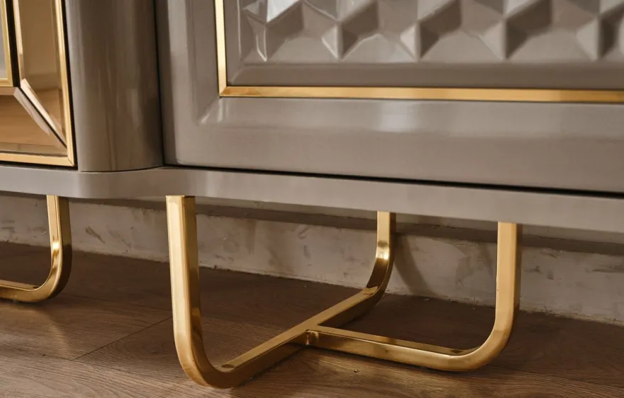 Casa Padrino Luxus Art Deco Möbel Set Grau / Gold - 1 Luxus Art Deco Sideboard mit 4 Türen & 1 Luxus Art Deco Spiegel - Art Deco Möbel - Luxus Möbel - Luxus Einrichtung - Art Deco Einrichtung