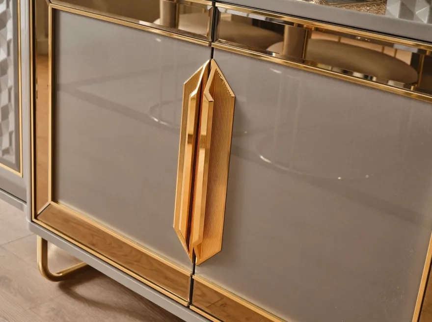 Casa Padrino Luxus Art Deco Möbel Set Grau / Gold - 1 Luxus Art Deco Sideboard mit 4 Türen & 1 Luxus Art Deco Spiegel - Art Deco Möbel - Luxus Möbel - Luxus Einrichtung - Art Deco Einrichtung