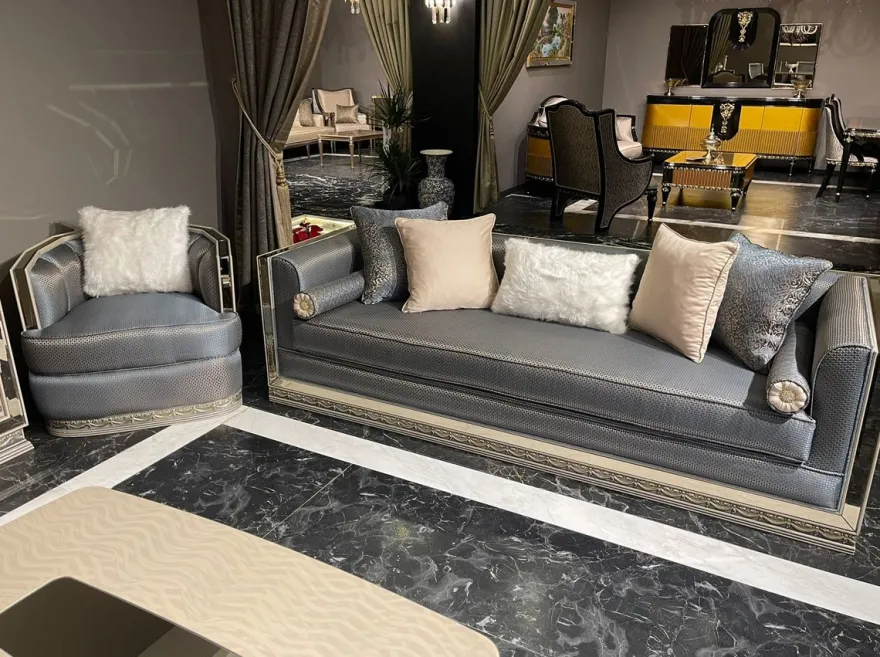 Casa Padrino Luxus Art Deco Sofa Hellblau / Silber / Creme - Verspiegeltes Wohnzimmer Sofa - Wohnzimmer Möbel - Art Deco Möbel - Luxus Möbel - Art Deco Einrichtung - Luxus Einrichtung