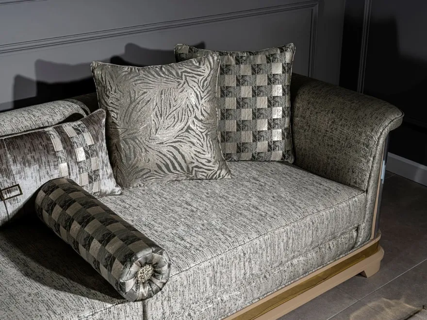 Casa Padrino Luxus Art Deco Sofa Silber / Schwarz / Beige / Gold 249 x 93 x H. 72 cm - Wohnzimmer Sofa mit dekorativen Kissen - Art Deco Wohnzimmer Möbel