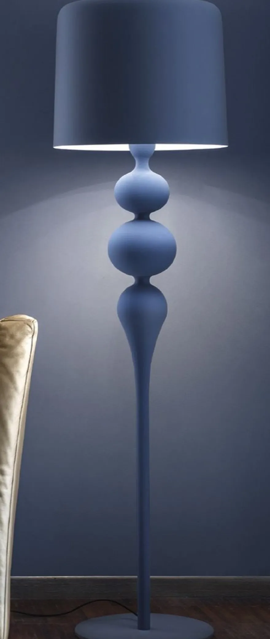 Casa Padrino Luxus Art Deco Stehleuchte Blau Ø 50 x H. 180 cm - Runde Art Deco Stehlampe mit Aluminium Lampenschirm - Luxus Stehleuchten - Luxus Qualität - Made in Italy