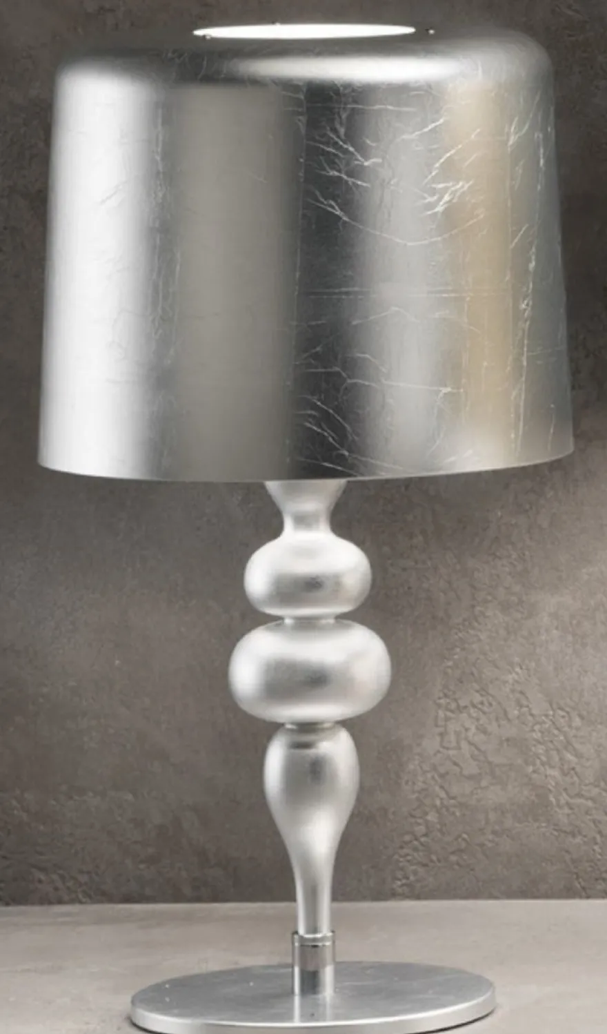 Casa Padrino Luxus Art Deco Tischleuchte Silber Ø 50 x H. 180 cm - Runde Art Deco Schreibtischleuchte mit Aluminium Lampenschirm - Luxus Tischleuchten - Luxus Qualität - Made in Italy