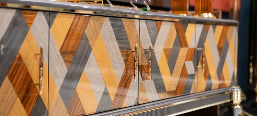 Casa Padrino Luxus Art Deco TV Schrank Set Mehrfarbig / Braun / Grau / Gold - Massivholz Wohnzimmer Sideboard mit TV Rückwand - Luxus Art Deco Wohnzimmer Möbel