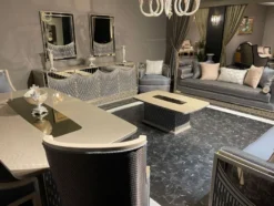 Casa Padrino Luxus Art Deco Wohnzimmer Set Hellblau / Silber / Creme - 2 Art Deco Sofas & 2 Art Deco Sessel & 1 Art Deco Couchtisch - Wohnzimmer Möbel - Art Deco Möbel - Luxus Möbel