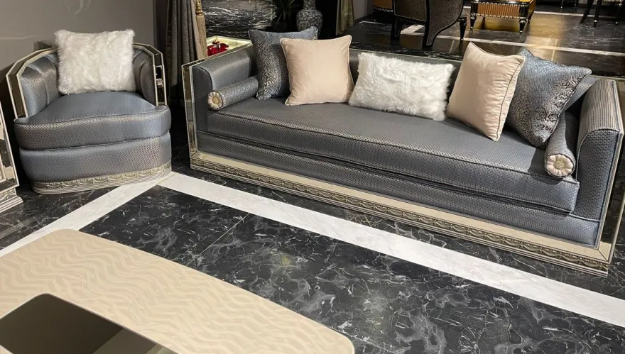 Casa Padrino Luxus Art Deco Wohnzimmer Set Hellblau / Silber / Creme - 2 Art Deco Sofas & 2 Art Deco Sessel & 1 Art Deco Couchtisch - Wohnzimmer Möbel - Art Deco Möbel - Luxus Möbel