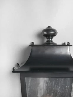 Casa Padrino Luxus Außen Laterne Schwarz B. 32 x H. 54 cm - Handgefertigte Laterne aus Schmiedeeisen - Luxus Kollektion - Edel & Prunkvoll