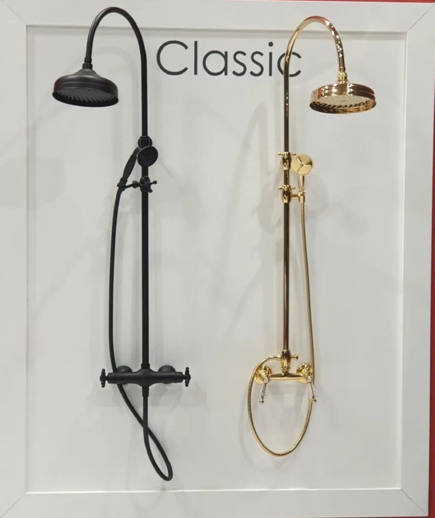 Casa Padrino Luxus Badezimmer Duschgarnitur Schwarz H. 111-138,5 cm - Brauseset mit Überkopfbrause und Handbrause - Badezimmer Accessoires - Luxus Qualität - Made in Italy