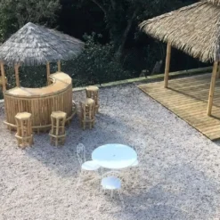 Casa Padrino Luxus Bambus Gartenbar Set Naturfarben 200 x 100 x H. 270 cm - 1 Halbrunde Cocktailbar mit Dach & 4 Barhocker - Garten Möbel - Bambus Möbel