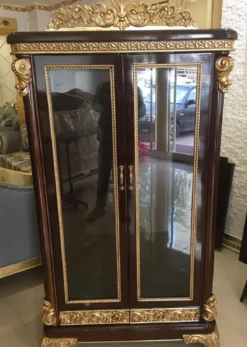 Casa Padrino Luxus Barock Bücherschrank Dunkelbraun / Gold - Prunkvoller Massivholz Schrank mit 2 Glastüren - Handgefertigte Barock Büro Möbel - Edel & Prunkvoll