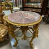 Casa Padrino Luxus Barock Beistelltisch Gold / Grau / Rot - Prunkvoller runder Bronze Tisch mit Marmorplatte - Luxus Möbel im Barockstil - Barockstil Wohnzimmer Möbel - Barock Möbel