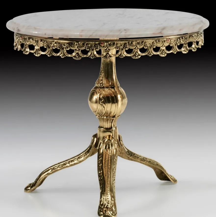 Casa Padrino Luxus Barock Beistelltisch Gold / Weiß - Ovaler Bronze Tisch mit Marmorplatte - Luxus Möbel im Barockstil - Barockstil Wohnzimmer Möbel - Barock Möbel - Edel & Prunkvoll