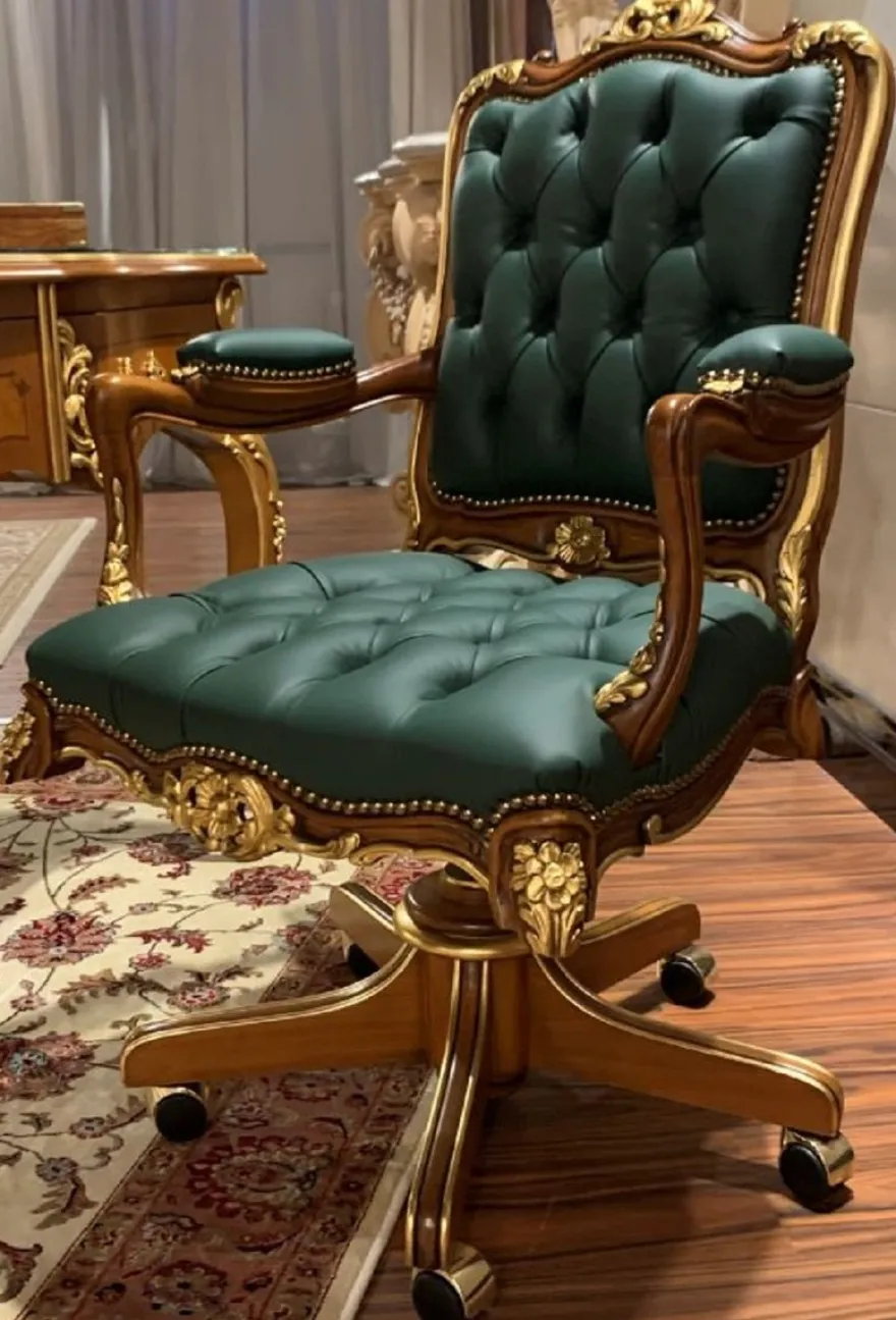 Casa Padrino Luxus Barock Bürostuhl Grün / Braun / Gold 70 x 57 x H. 108 cm - Prunkvoller handgefertigter Massivholz Schreibtischstuhl mit Echtleder - Barock Büromöbel - Luxus Qualität