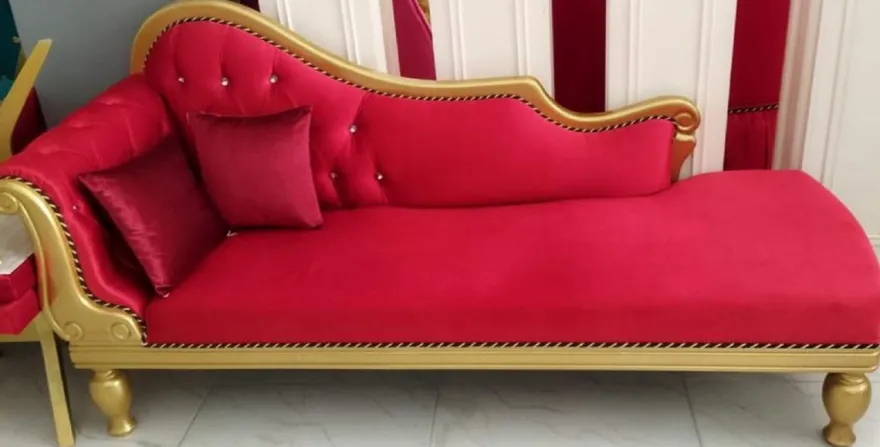 Casa Padrino Luxus Barock Chaiselongue Rot / Gold - Handgefertigte Massivholz Recamiere mit edlem Samtstoff und Glitzersteinen - Barock Möbel - Edel & Prunkvoll