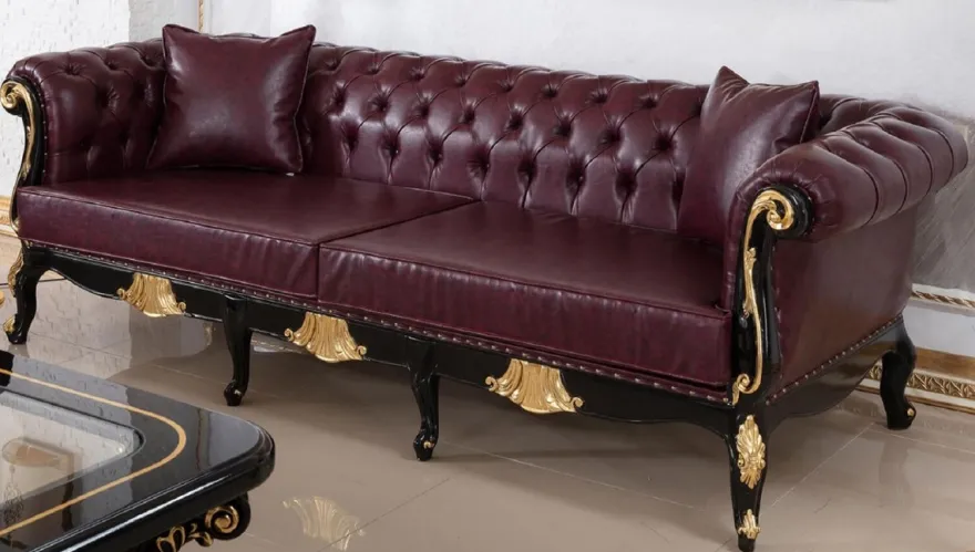 Casa Padrino Luxus Barock Chesterfield Sofa Bordeauxrot / Schwarz / Gold - Prunkvolles Wohnzimmer Sofa mit edlem Kunstleder - Barock Chesterfield Wohnzimmer Möbel