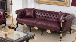 Casa Padrino Luxus Barock Chesterfield Sofa Bordeauxrot / Schwarz / Gold - Prunkvolles Wohnzimmer Sofa mit edlem Kunstleder - Barock Chesterfield Wohnzimmer Möbel