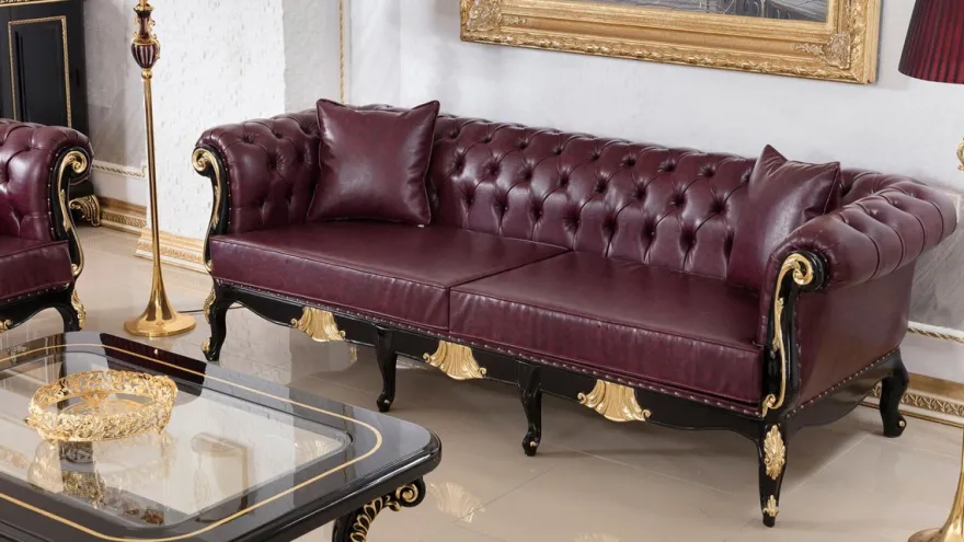 Casa Padrino Luxus Barock Chesterfield Sofa Bordeauxrot / Schwarz / Gold - Prunkvolles Wohnzimmer Sofa mit edlem Kunstleder - Barock Chesterfield Wohnzimmer Möbel