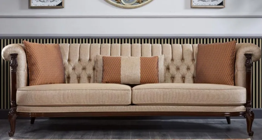 Casa Padrino Luxus Barock Chesterfield Sofa Beige / Dunkelbraun - Prunkvolles Wohnzimmer Sofa - Barockstil Wohnzimmer Möbel - Luxus Möbel im Barockstil - Barock Einrichtung - Edel & Prunkvoll