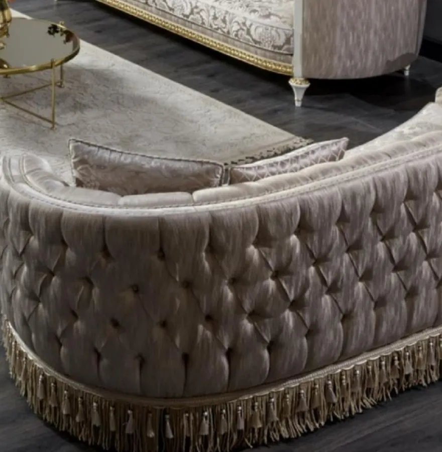 Casa Padrino Luxus Barock Chesterfield Sofa Gold - Prunkvolles Wohnzimmer Sofa - Barockstil Wohnzimmer Möbel - Luxus Möbel im Barockstil - Barock Einrichtung - Edel & Prunkvoll