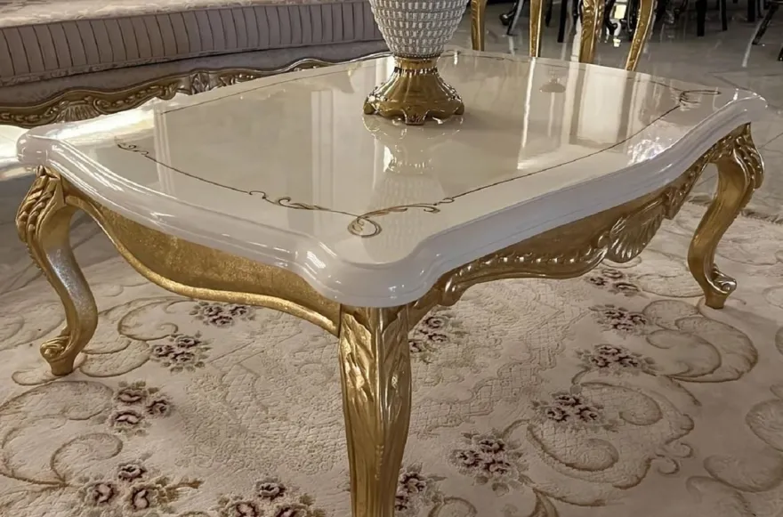Casa Padrino Luxus Barock Couchtisch Weiß / Gold - Massivholz Wohnzimmertisch im Barockstil - Barockstil Wohnzimmer Möbel - Barock Möbel - Barock Einrichtung - Luxus Möbel im Barockstil