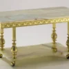 Casa Padrino Luxus Barock Couchtisch Creme / Gold 100 x 50 x H. 43 cm - Rechteckiger Barockstil Wohnzimmertisch mit Onyx Kunststein Tischplatten und Rollen - Barock Möbel - Made in Italy