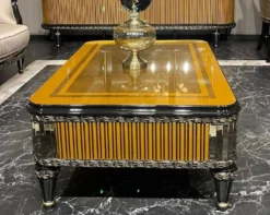 Casa Padrino Luxus Barock Couchtisch Gold / Schwarz / Gold - Prunkvoller Wohnzimmertisch im Barockstil - Barockstil Wohnzimmer Möbel - Barock Einrichtung - Barock Möbel - Luxus Möbel im Barockstil