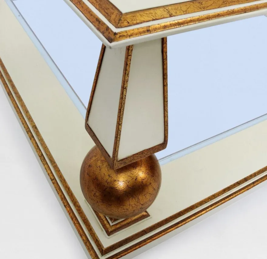 Casa Padrino Luxus Barock Couchtisch Weiß / Antik Gold 113 x 113 x H. 47 cm - Prunkvoller Massivholz Wohnzimmertisch mit Glasplatten - Barock Wohnzimmer Möbel