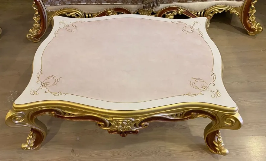 Casa Padrino Luxus Barock Couchtisch Weiß / Beige / Gold / Braun - Prunkvoller Wohnzimmertisch im Barockstil - Luxus Wohnzimmer Möbel im Barockstil - Barock Möbel - Barock Wohnzimmer Einrichtung