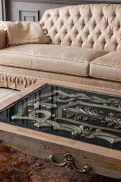Casa Padrino Luxus Barock Couchtisch Naturfarben / Silber - Handgefertigter Massivholz Wohnzimmertisch mit Glasplatte - Barock Wohnzimmer Möbel