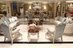Casa Padrino Luxus Barock Couchtisch Dunkelbraun / Silber 130 x 130 x H. 47 cm - Prunkvoller Massivholz Wohnzimmertisch - Barock Wohnzimmer Möbel