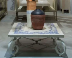 Casa Padrino Luxus Barock Couchtisch Creme / Blau / Weiß 136 x 106 x H. 42 cm - Gartentisch mit Keramik Fliesen Tischplatte und Schmiedeeisen Tischbeinen - Barock Wohnzimmer & Garten Möbel