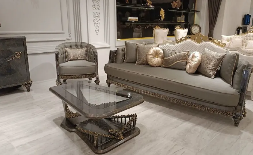 Casa Padrino Luxus Barock Couchtisch mit Glasplatte Grau / Gold - Rechteckiger Wohnzimmertisch im Barockstil - Barock Möbel - Luxus Möbel im Barockstil - Barock Einrichtung - Edel & Prunkvoll
