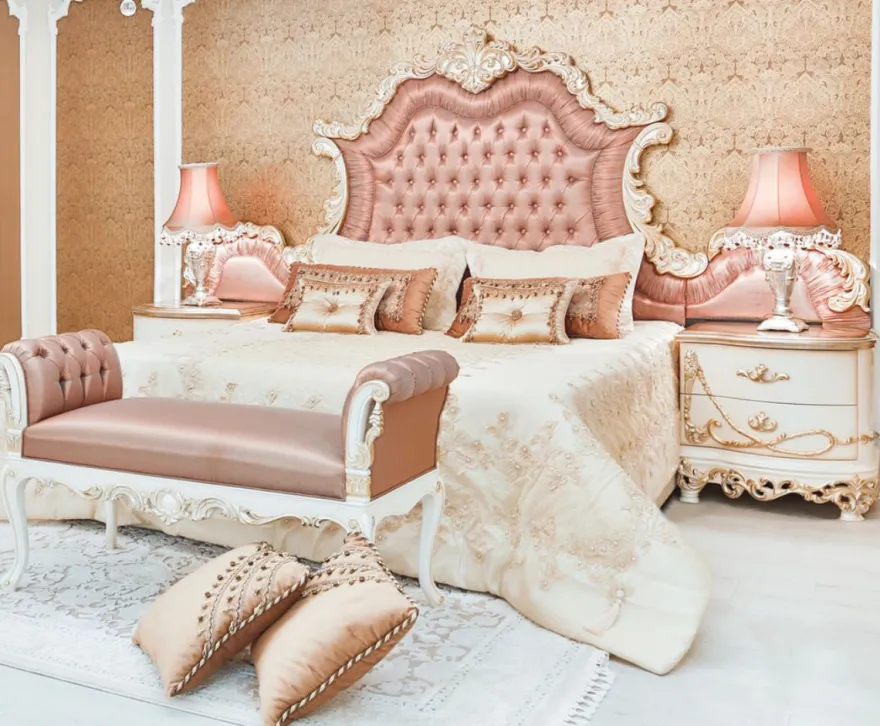 Casa Padrino Luxus Barock Doppelbett Rosa / Weiß / Creme / Kupferfarben 200 x 200 x H. 200 cm - Edles Massivholz Bett mit Kopfteil - Prunkvolle Schlafzimmer Möbel im Barockstil