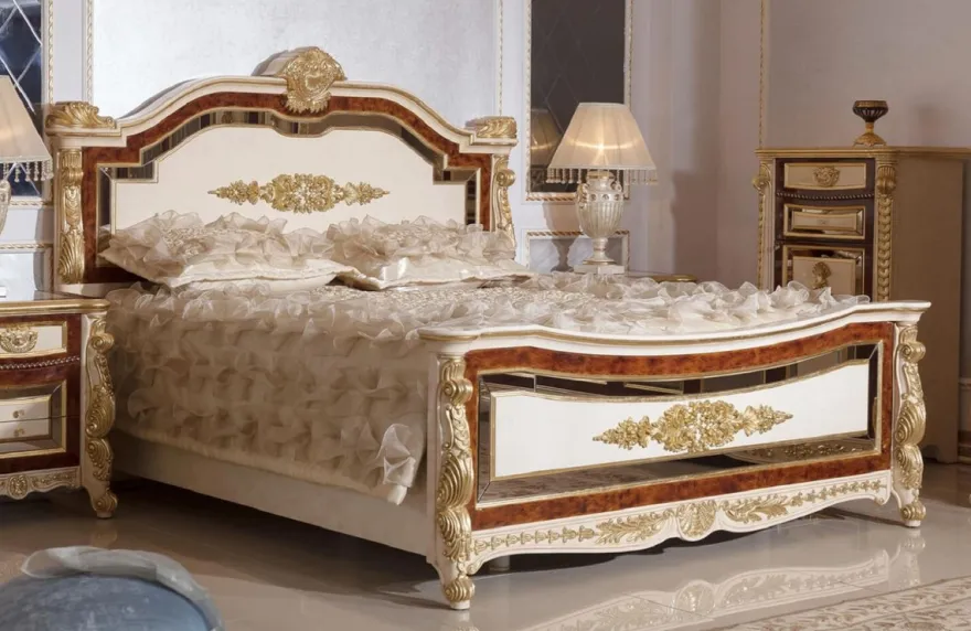 Casa Padrino Luxus Barock Doppelbett Weiß / Beige / Braun / Gold - Prunkvolles Massivholz Bett - Luxus Schlafzimmer Möbel im Barockstil - Barock Schlafzimmer Möbel - Barock Schlafzimmer Einrichtung