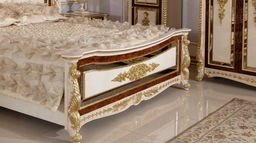 Casa Padrino Luxus Barock Doppelbett Weiß / Beige / Braun / Gold - Prunkvolles Massivholz Bett - Luxus Schlafzimmer Möbel im Barockstil - Barock Schlafzimmer Möbel - Barock Schlafzimmer Einrichtung