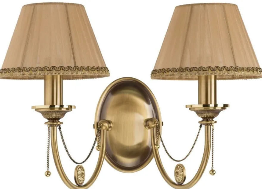 Casa Padrino Luxus Barock Doppel Wandleuchte Messing mit Patina / Beige / Gold 42 x 29 x H. 30 cm - Barockstil Messing Wandlampe mit Lampenschirmen - Barock Leuchten - Edel & Prunkvoll