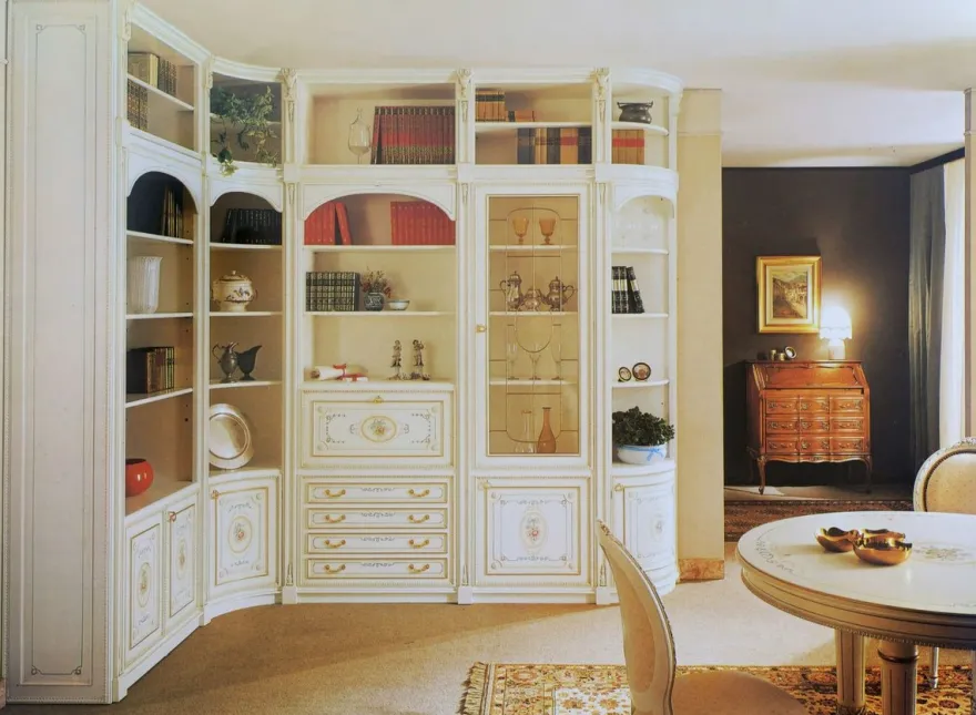 Casa Padrino Luxus Barock Eckschrank Weiß / Mehrfarbig / Gold - Handgefertigter Wohnzimmer Schrank im Barockstil - Barock Wohnzimmer Möbel - Erstklassische Qualität - Made in Italy