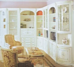 Casa Padrino Luxus Barock Eckschrank Weiß / Mehrfarbig / Gold - Handgefertigter Massivholz Wohnzimmer Schrank - Barock Wohnzimmer Möbel - Erstklassische Qualität - Made in Italy