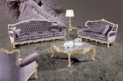 Casa Padrino Luxus Barock 3er Sofa Lila / Gold - Prunkvolles Wohnzimmer Sofa mit elegantem Muster - Barock Wohnzimmer & Hotel Möbel - Erstklassische Qualität - Made in Italy