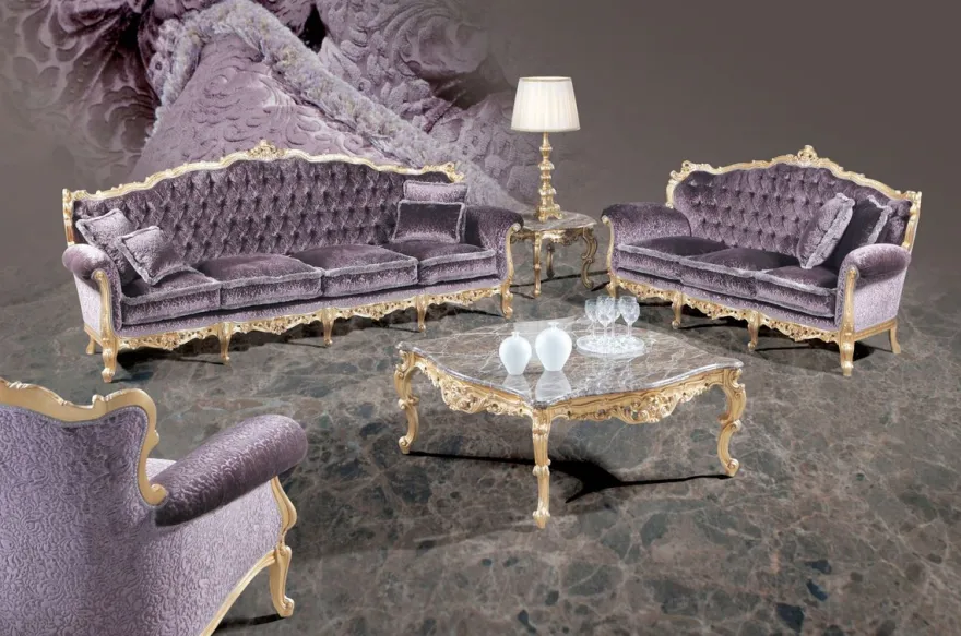 Casa Padrino Luxus Barock 3er Sofa Lila / Gold - Prunkvolles Wohnzimmer Sofa mit elegantem Muster - Barock Wohnzimmer & Hotel Möbel - Erstklassische Qualität - Made in Italy
