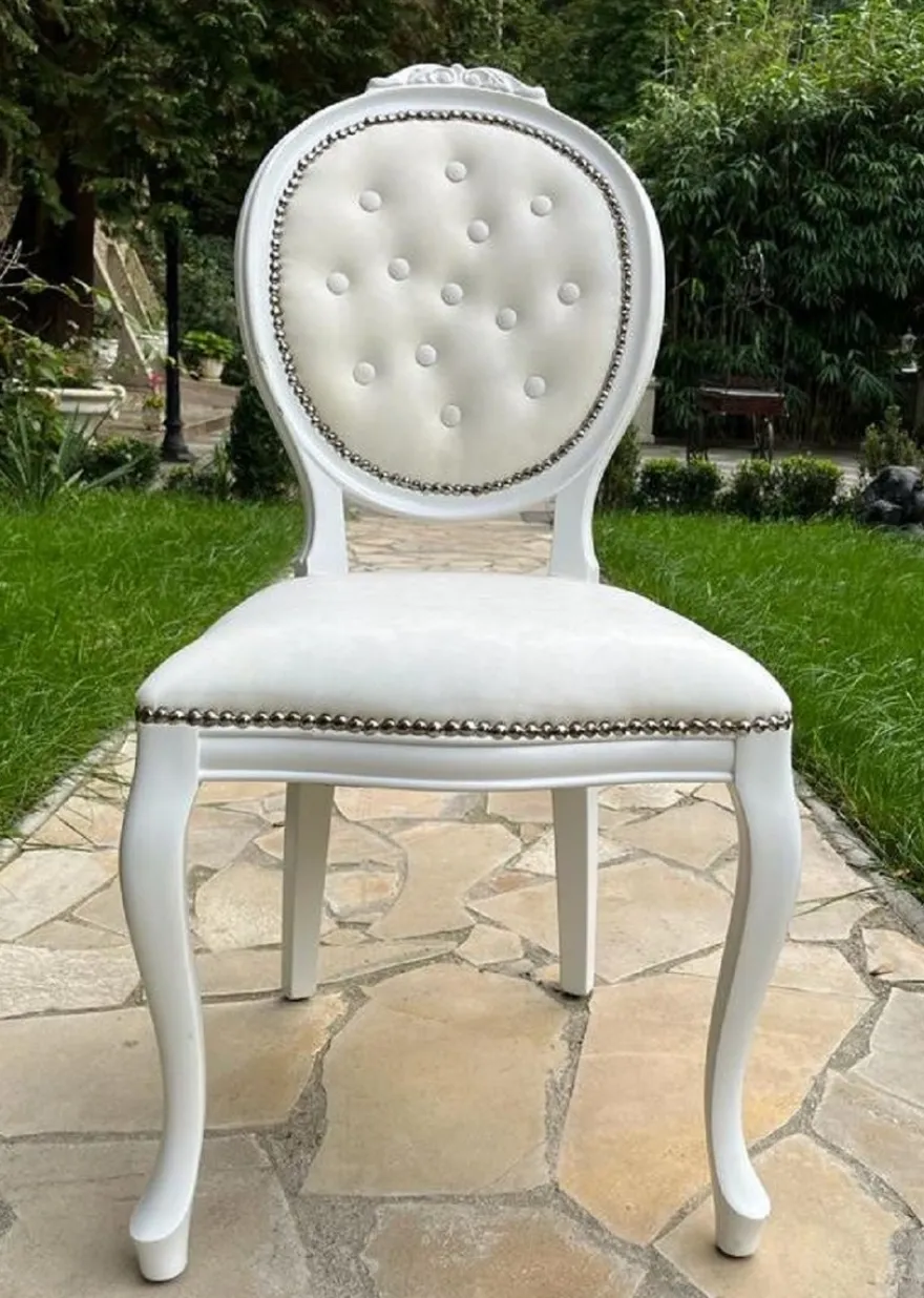 Casa Padrino Luxus Barock Esszimmer Stuhl Creme / Weiß - Handgefertigter Barockstil Stuhl mit edlem Kunstleder - Esszimmer Möbel im Barockstil - Barock Möbel - Barock Einrichtung