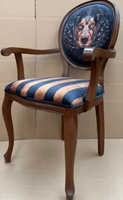 Casa Padrino Luxus Barock Esszimmer Stuhl Schwarz / Braun - Handgefertigter Antik Stil Stuhl mit Armlehnen und edlem Samtstoff - Esszimmer Möbel im Barockstil