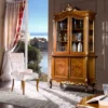 Casa Padrino Luxus Barock Esszimmer Stuhl mit Armlehnen Weiß / Braun - Handgefertigter Barockstil Stuhl - Barock Esszimmer Möbel - Luxus Qualität - Made in Italy