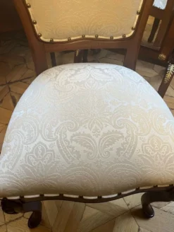 Casa Padrino Luxus Barock Esszimmerstuhl Cremefarben / Braun - Handgefertigter Massivholz Stuhl mit elegantem Muster - Barockstil Küchenstuhl - Barock Esszimmer Möbel - Edel & Prunkvoll